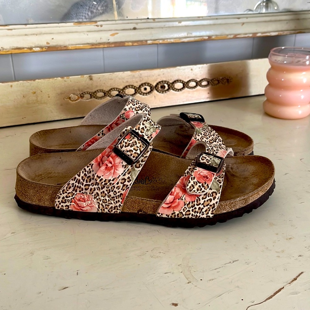 Cute Birkenstocks-Size 38